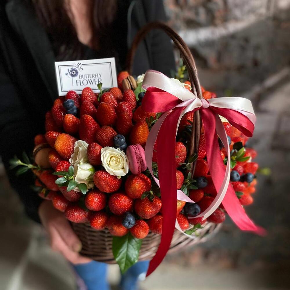 Съедобный букет из ягод клубники Съедобный букет из ягод клубники