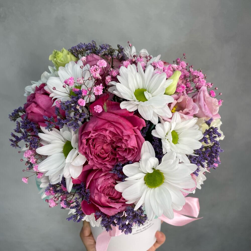 Шляпная коробка с кустовой розой Шляпная коробка с кустовой розой