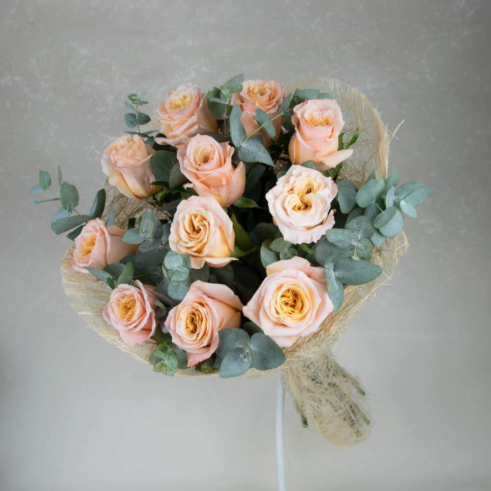 A bouquet of 11 roses